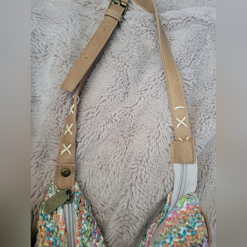 Colorful Woven Shoulder Bag - Picture 6 of 7